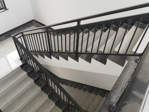楼梯扶手多少钱一米？