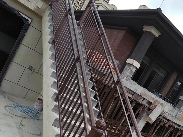 室外铝合金楼梯扶手图片