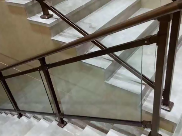 商场玻璃楼梯扶手图片
