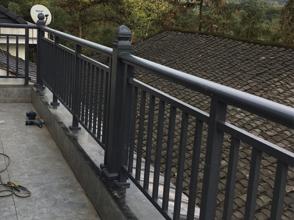 阳台护栏高度设计要求规范国家标准