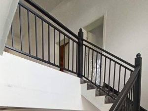 锌钢楼梯扶手和不锈钢楼梯扶手谁更值得买？答案在这里！