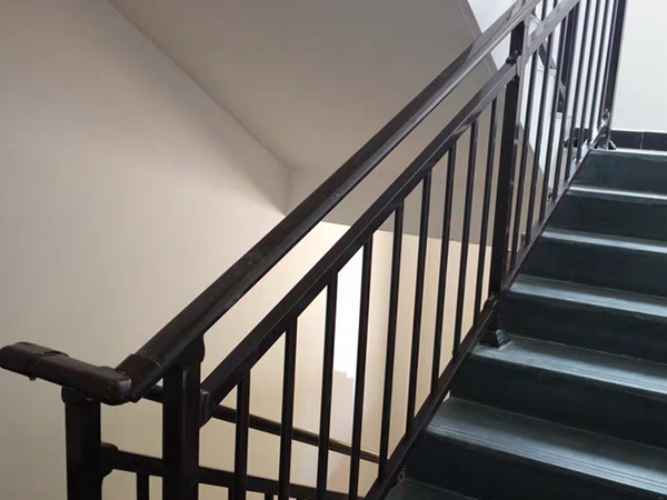 楼梯扶手厂家应该怎么选择？