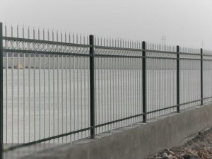 如何判断锌钢护栏的优劣？