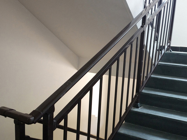 楼梯扶手用哪种材质？