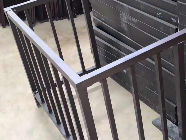 锌钢空调护栏和铝合金空调护栏区别是什么？