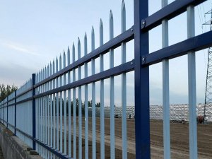 三种不同材质的围墙护栏优点与缺点