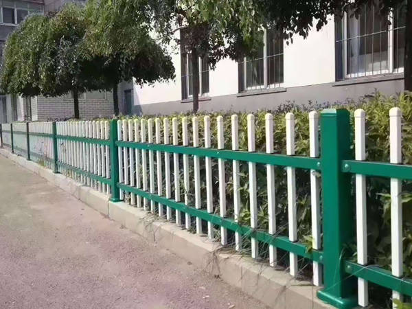 草坪护栏图片大全 草坪护栏图片大全