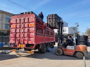 金用护栏2021年12月11日锌钢百叶窗装车发货!