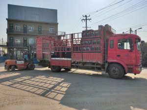 金用护栏2021年12月17日锌钢百叶窗装车发货!