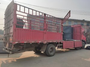 金用护栏2021年12月18日铝合金百叶窗装车发货!