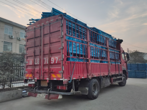 金用护栏2021年12月23日锌钢楼梯栏杆装车发货！