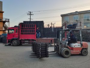 金用护栏2021年12月25日锌钢护窗栏杆装车发货！