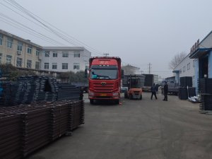 金用护栏2021年12月30日锌钢百叶窗装车发货!