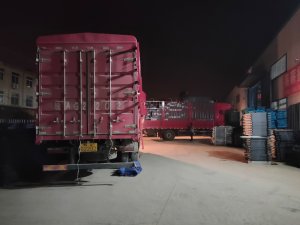 金用护栏2021年12月31日锌钢百叶窗装车发货!