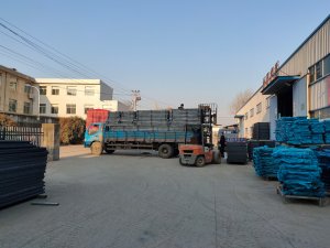 金用护栏2022年1月11日锌钢空调栏杆装车发货!