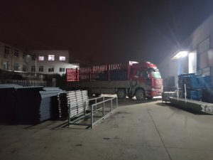 金用护栏2022年1月13日锌钢百叶窗装车发货!