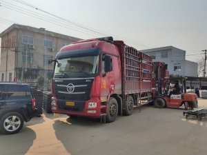 金用护栏2022年3月1日锌钢百叶窗装车发货!