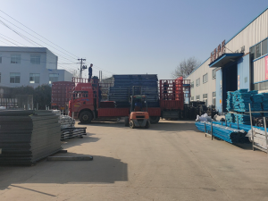 金用护栏2022年3月9日锌钢阳台栏杆装车发货!