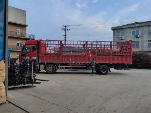 金用护栏2022年4月6日锌钢空调栏杆装车发货!