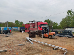 金用护栏2022年4月15日锌钢百叶窗装车发货！