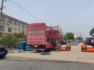 金用护栏2022年4月22日锌钢百叶窗装车发货!