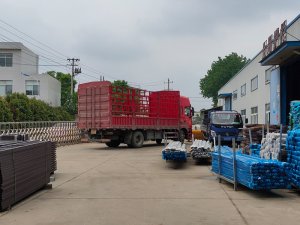 金用护栏2022年5月18日锌钢百叶窗装车发货！