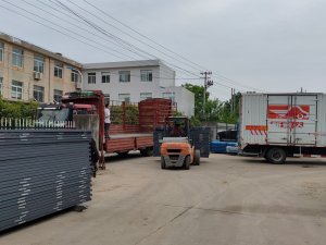 金用护栏2022年5月26日锌钢百叶窗装车发货！