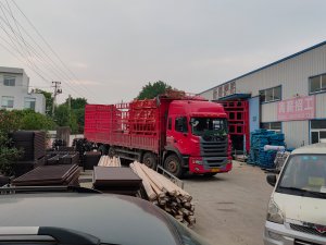 金用护栏2022年6月8日锌钢护栏装车发货!