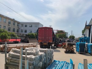 金用护栏2022年6月13日锌钢百叶窗装车发货!