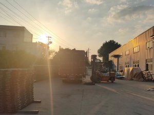 金用护栏2022年6月22日锌钢百叶窗装车发货！