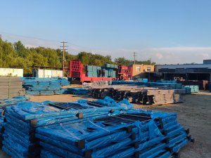 金用护栏2022年6月24日锌钢连廊护栏装车发货!