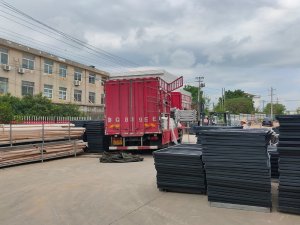 金用护栏2022年7月1日锌钢阳台护栏装车发货!