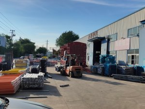 金用护栏2022年8月5日锌钢组装式护栏装车发货！