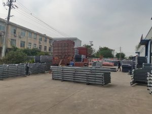 金用护栏2022年8月26日锌钢护栏装车发货！