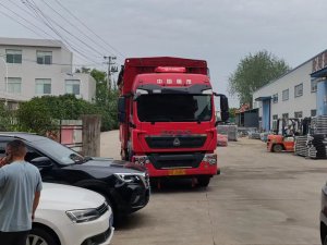 金用护栏2022年8月29日锌钢空调护栏装车发货！