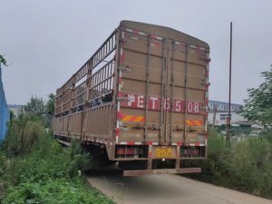 金用护栏2022年8月30日锌钢阳台护栏装车发货！