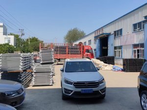 金用护栏2022年9月8日锌钢围墙护栏装车发货！