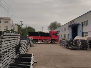 金用护栏2022年9月14日锌钢围墙护栏装车发货！