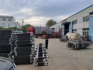 金用护栏2022年9月23日锌钢玻璃栏杆装车发货！