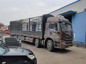 金用护栏2022年10月11日锌钢楼梯栏杆装车发货！