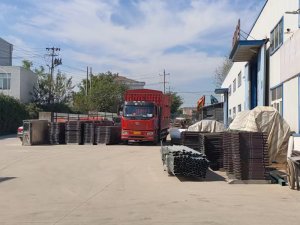 金用护栏2022年10月25日铝合金百叶窗装车发货！