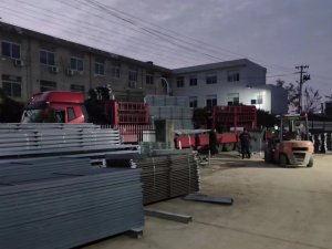 金用护栏2022年12月5日锌钢阳台护栏装车发货！