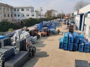 金用护栏2022年12月14日锌钢连廊栏杆装车发货！