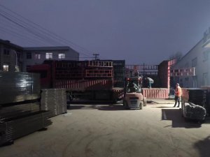 金用护栏2022年12月15日锌钢百叶窗装车发货！