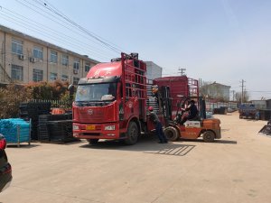 金用护栏2023年3月28日锌钢连廊栏杆装车发货！