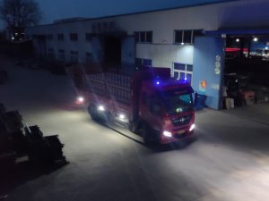 金用护栏2023年3月31日锌钢围墙护栏装车发货！