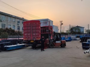 金用护栏2023年4月6日锌钢百叶窗装车发货！