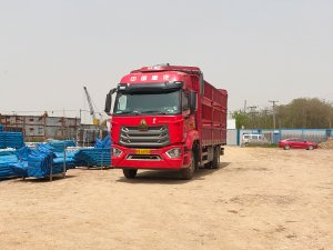 金用护栏2023年4月12日锌钢连廊栏杆装车发货！