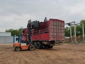 金用护栏2023年4月25日锌钢飘窗栏杆装车发货！