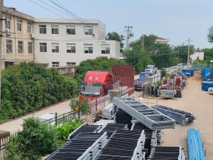 2023年7月8日锌钢玻璃护栏装车发货!